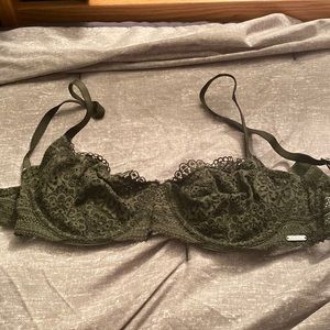 Hollister unlined lace bra 32D